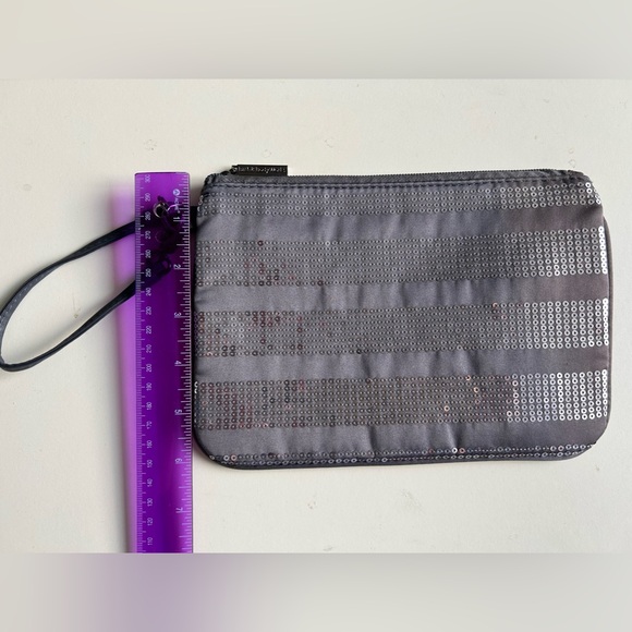 BATH AND BODY WORKS SPARKLE WRISTLET POUCH GUNMETAL GREY - Picture 4 of 5